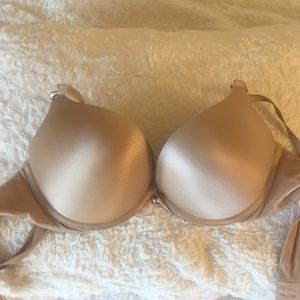 Victoria Secret Bombshell Plunge Push Up Bra 36B